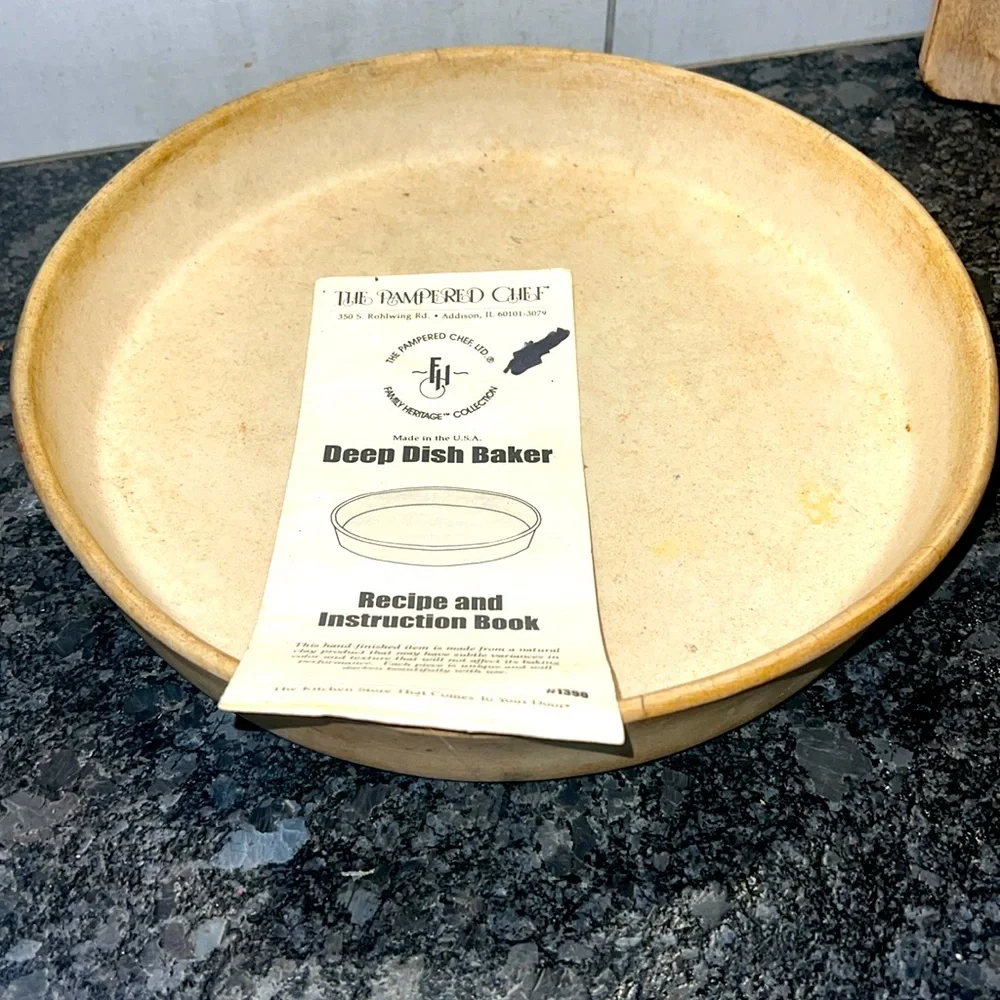 DEEP DISH BAKER BY PAMPERED CHEF. Stoneware Family Heritage Collection. 11 inch
